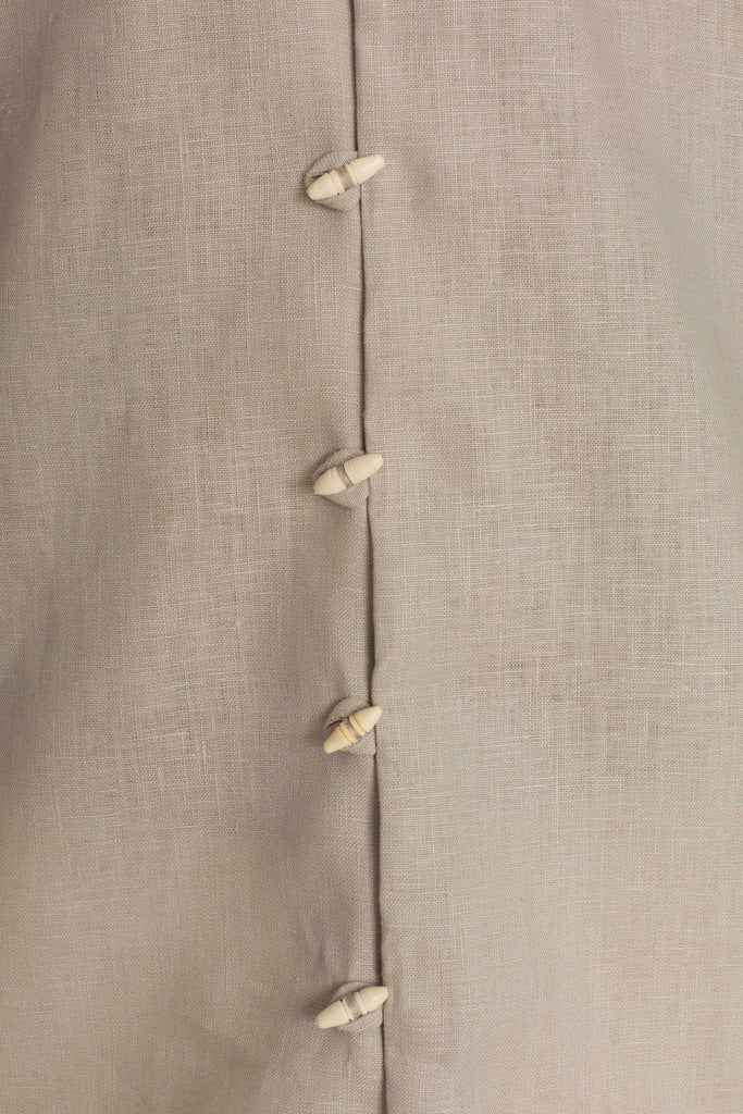 Chela: White Linen